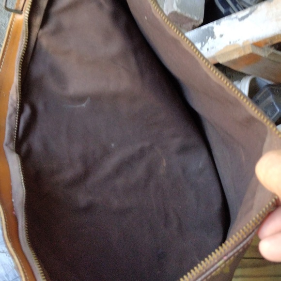 Vintage Louis Vuitton toiletry bag. Bag is in excellent condition - Picture 5 of 5